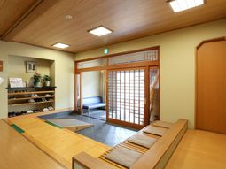 和風の明るいエントランス