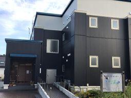 モダンな建物の外観