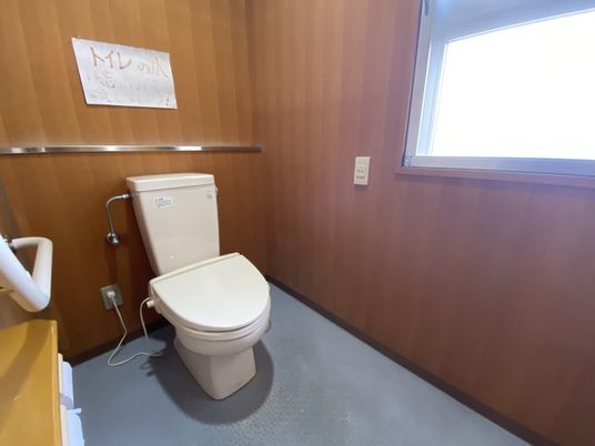 手すり付きトイレ