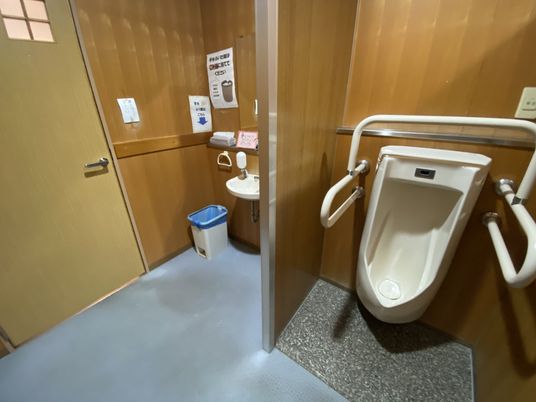 バリアフリー設計のトイレ
