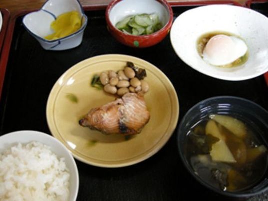 和食の盛り付け料理