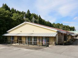 広々とした施設の外観