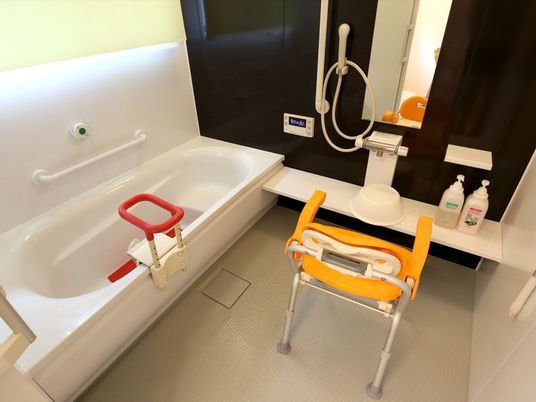 手すり付き浴室設備