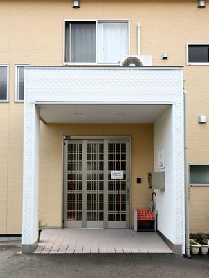 清潔なエントランス正面