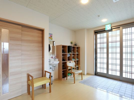 明るい居室の一角