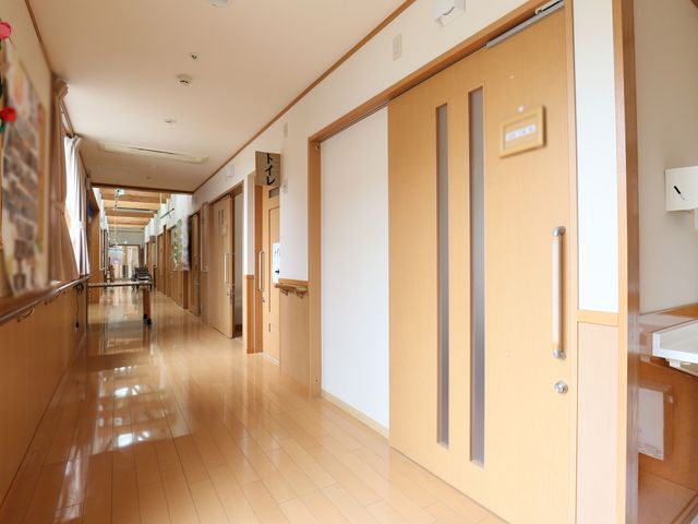 廊下の明るい空間