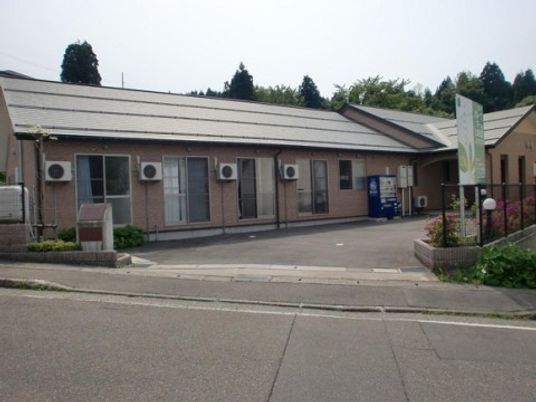 庭付き一階建ての建物