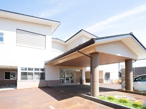 白亜のエントランス景観