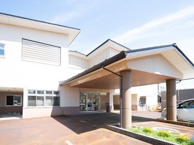 白亜のエントランス景観