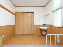 居室の手すりと洗面台