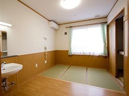 明るい和室の居室