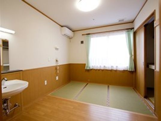 清潔で広々とした和室