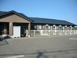 一階建ての施設外観