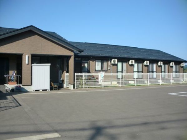 一階建ての施設外観