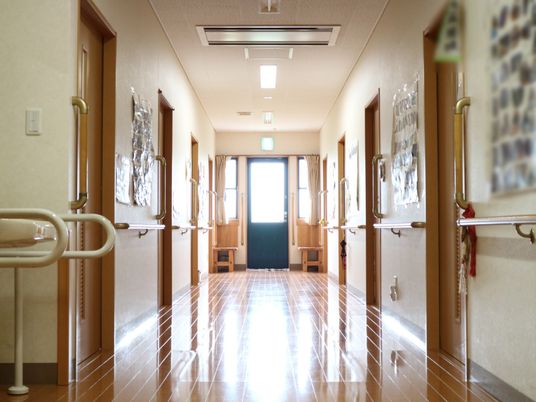 安全な手すり付き廊下
