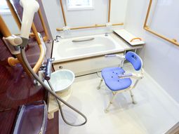 バリアフリーの浴室設備