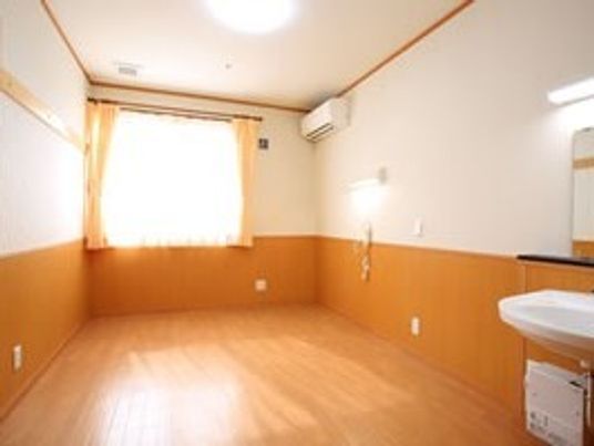 明るい居室の一角