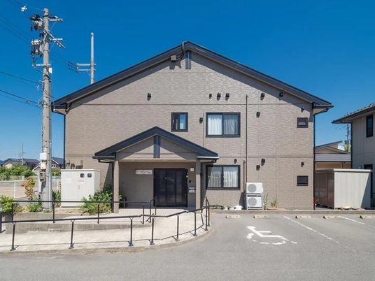 建物正面の外観  
