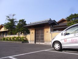 和風の建物エントランス