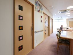 廊下の温かい雰囲気