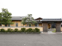 和風建築のエントランス