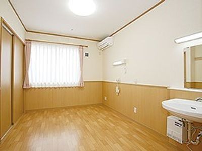 明るく清潔な居室空間