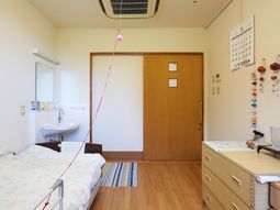 清潔な洋室の居室