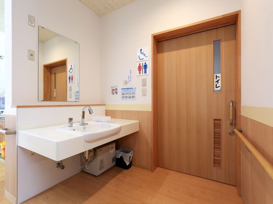 洗面所とトイレの扉