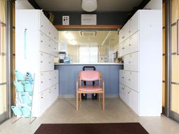 清潔感ある明るいエントランス