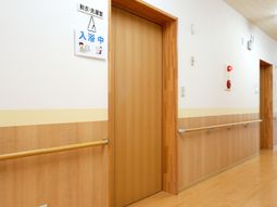 清潔な廊下と扉