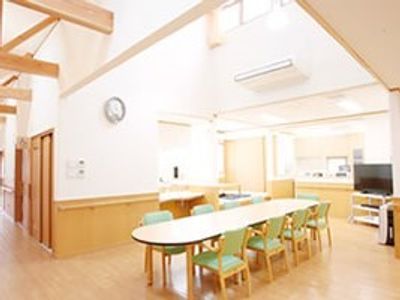 広々とした明るい共有スペース
