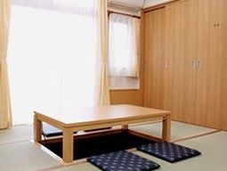 明るい和室の居室