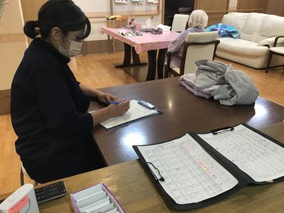 スタッフ業務中のラウンジ
