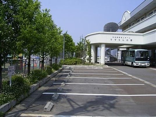 車寄せのある外観  