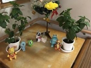 飾り棚のある廊下  