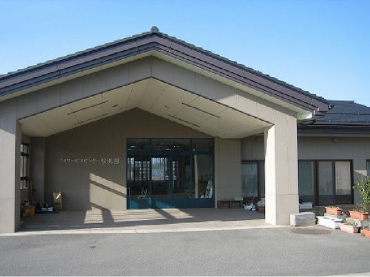 施設のエントランス  