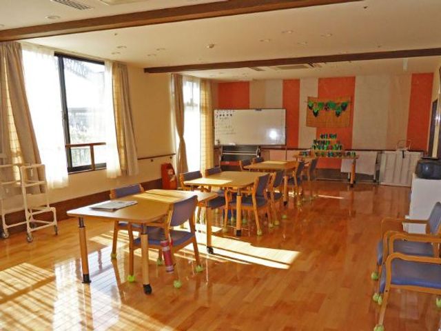 明るい広々とした室内
