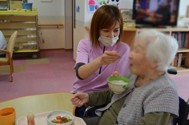 優しい食事支援の場