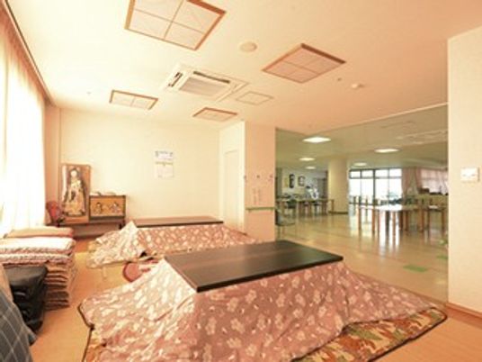 和室と共有空間の内観  