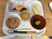 食事トレーの上