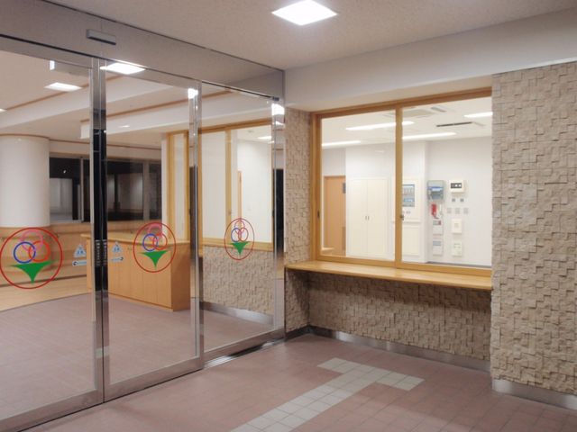 明るいエントランス エントランス 広々としたエントランスです。自然光がたっぷり入る設計になっております。