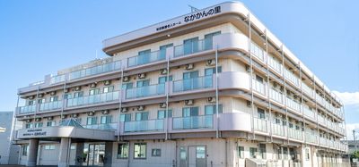 大きな建物の外観