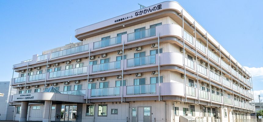 大きな建物の外観