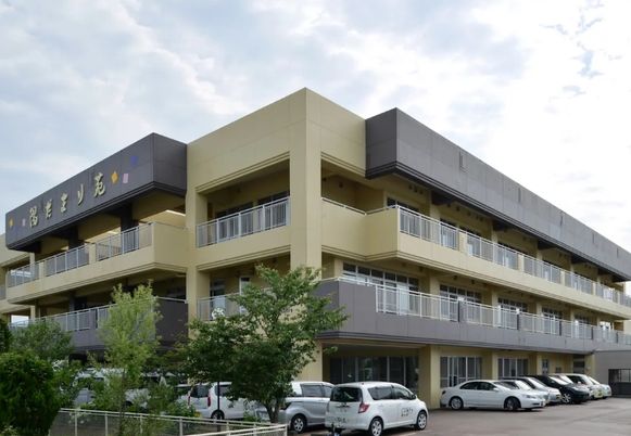 多層建物の外観