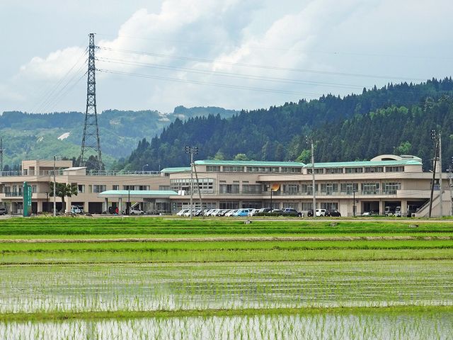 自然に囲まれた外観 外観 田園風景に囲まれた建物です。リラックスできる環境での生活が期待できます。
