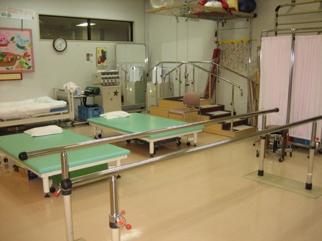 機能訓練室 機能訓練室 運動機能をサポートする機器が揃った広々とした空間です。リハビリ活動に最適です。