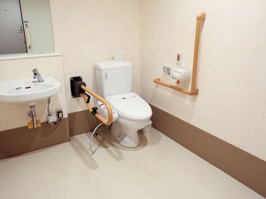 バリアフリー設計のトイレ