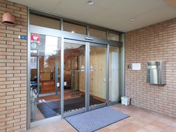 エントランスの明るい様子