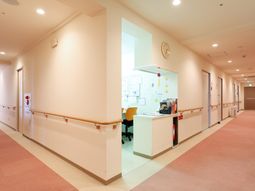 廊下と受付エリア