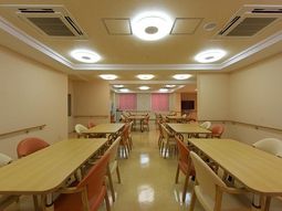 暖色系の食堂